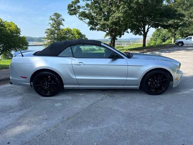 Used 2014 Ford Mustang Convertible RWD image 8