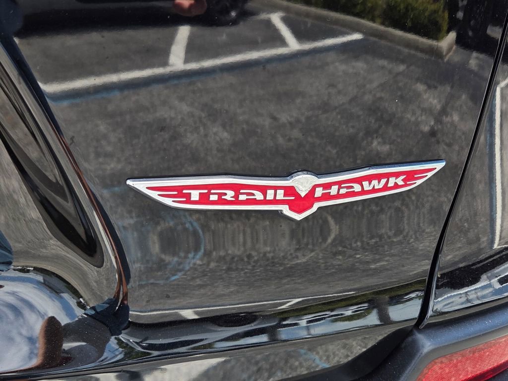 Used 2019 Jeep Cherokee Trailhawk w/ Cold Weather Group AWD/4WD image 11