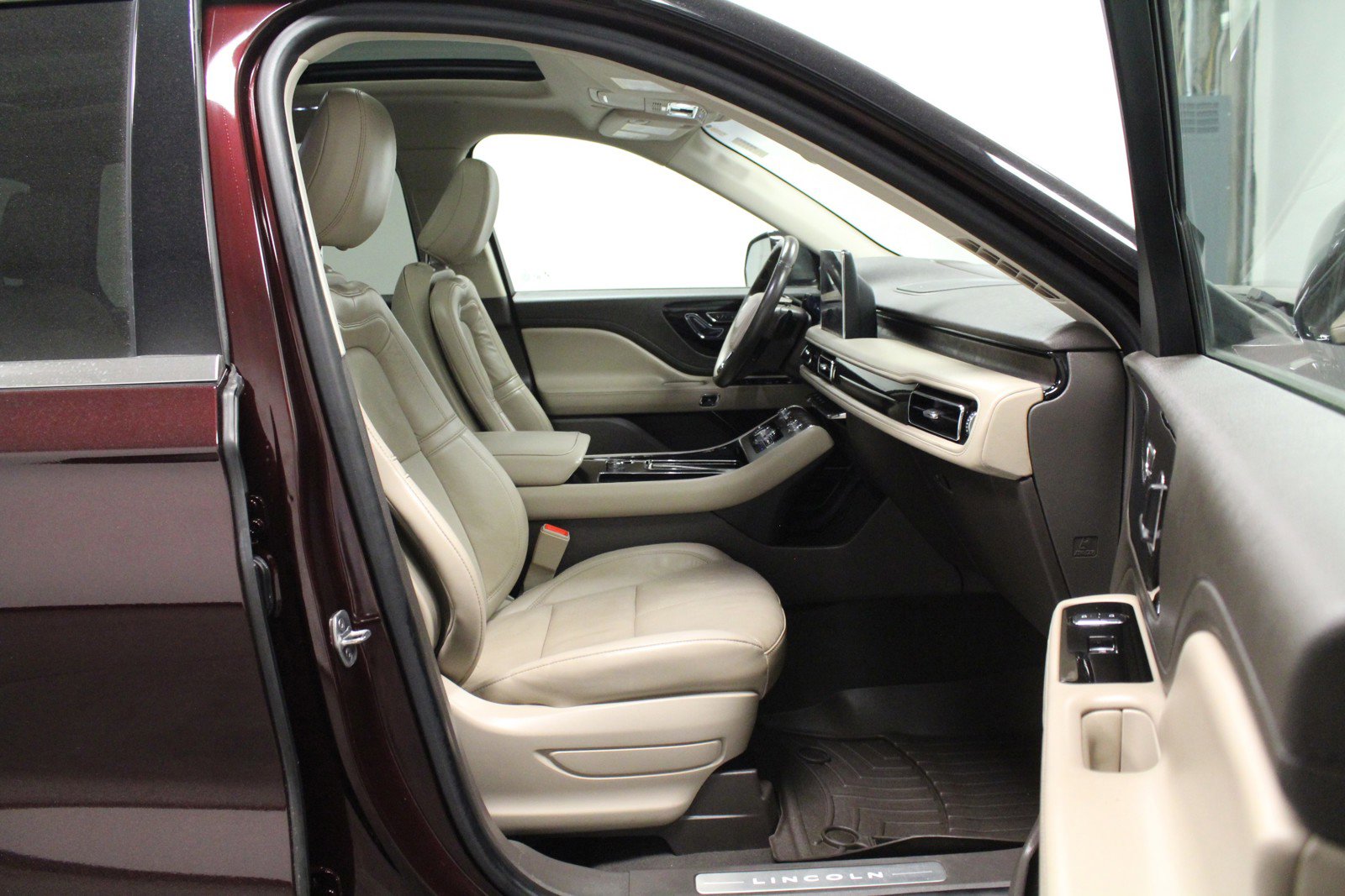 Used 2022 Lincoln Aviator Reserve w/ Equipment Group 201A image 17