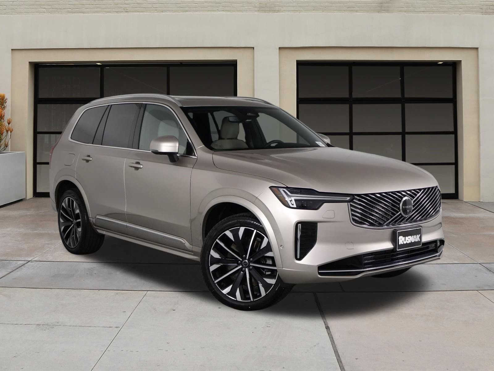 New 2026 Volvo XC90 T8 Plus w/ Protection Package Premier AWD/4WD image 19