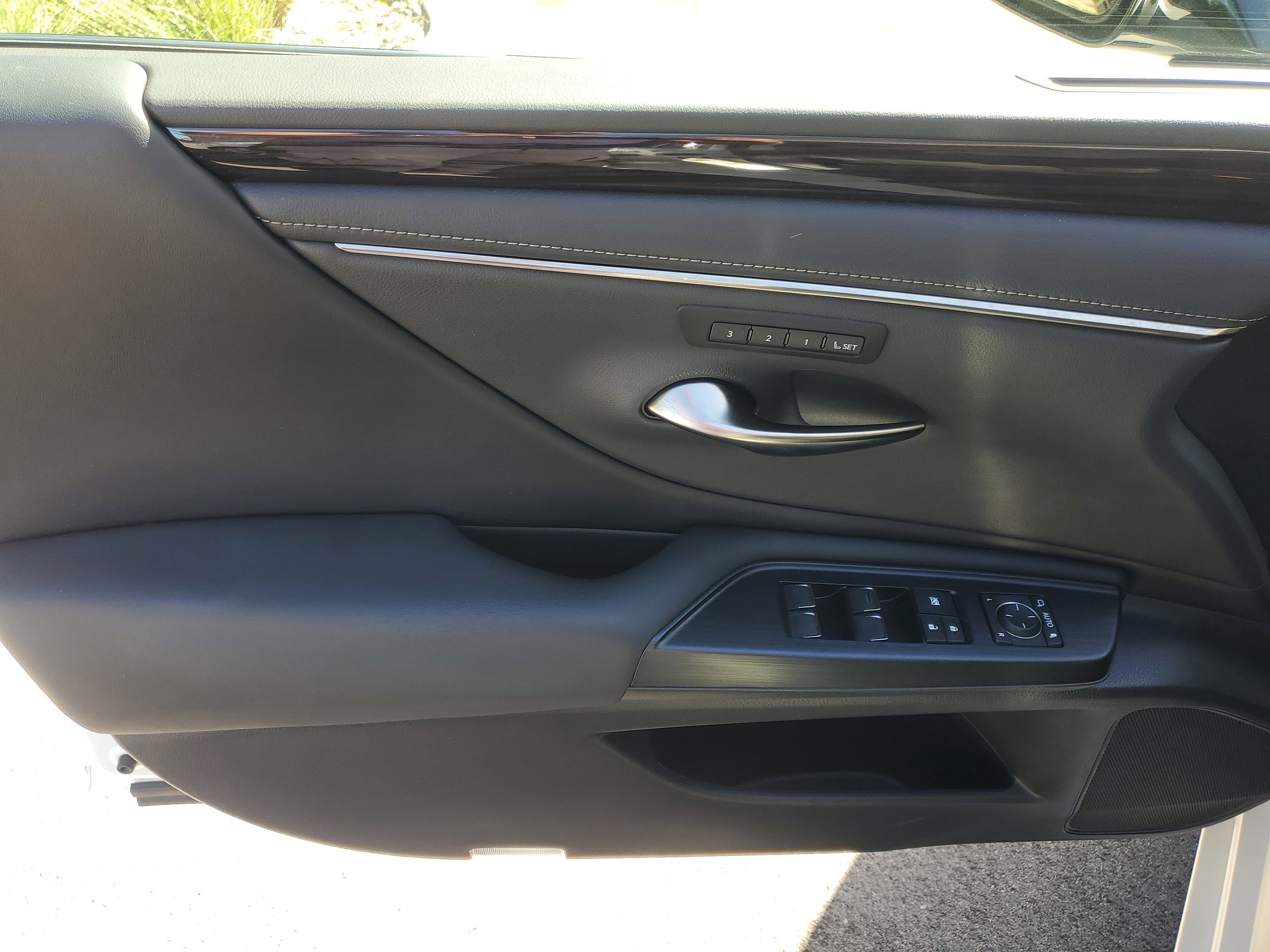 Used 2021 Lexus ES 350 w/ Premium Package image 18