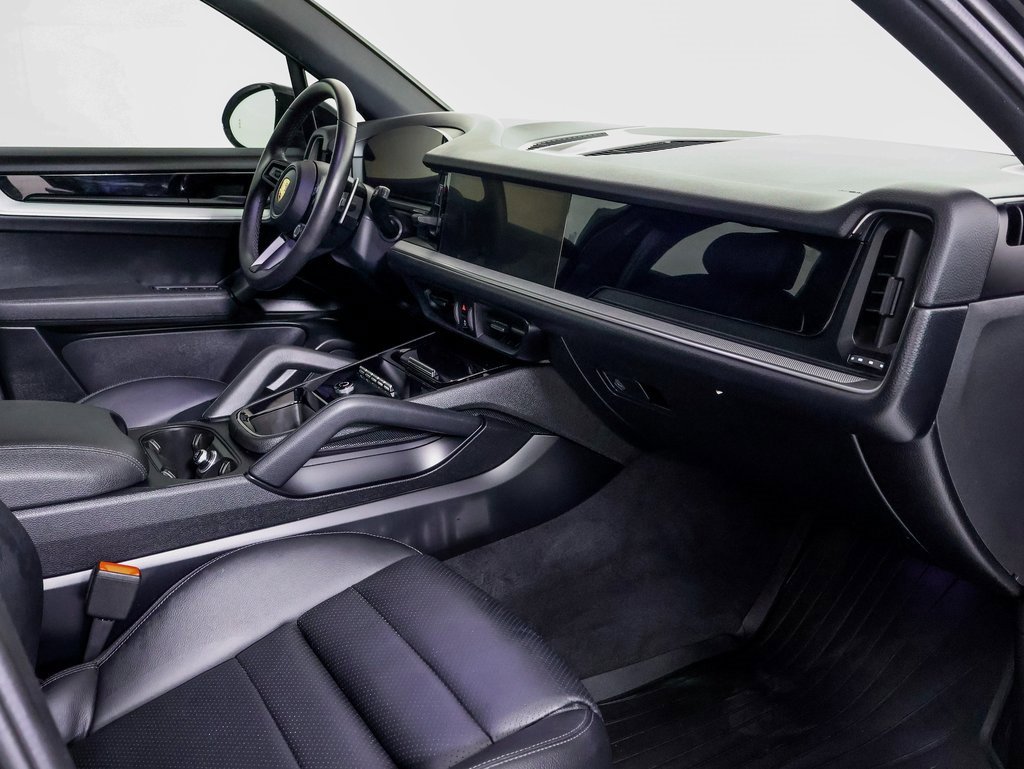 Certified 2024 Porsche Cayenne image 7