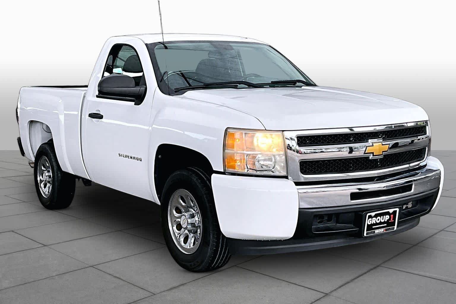 Used 2011 Chevrolet Silverado 1500 W/T w/ LS Package RWD image 2