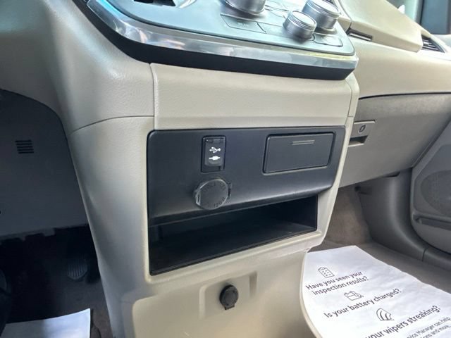 Used 2015 Toyota Sienna LE FWD image 66