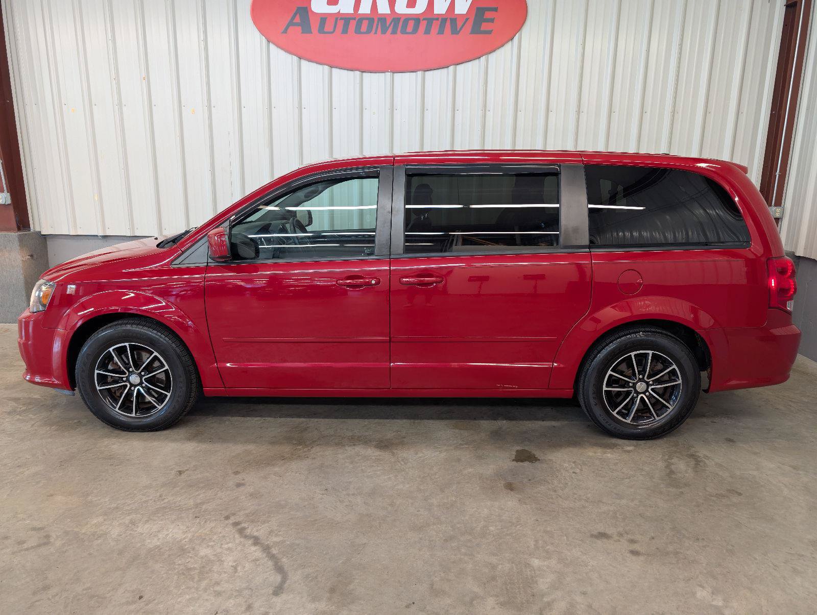 Used 2016 Dodge Grand Caravan SXT FWD image 13