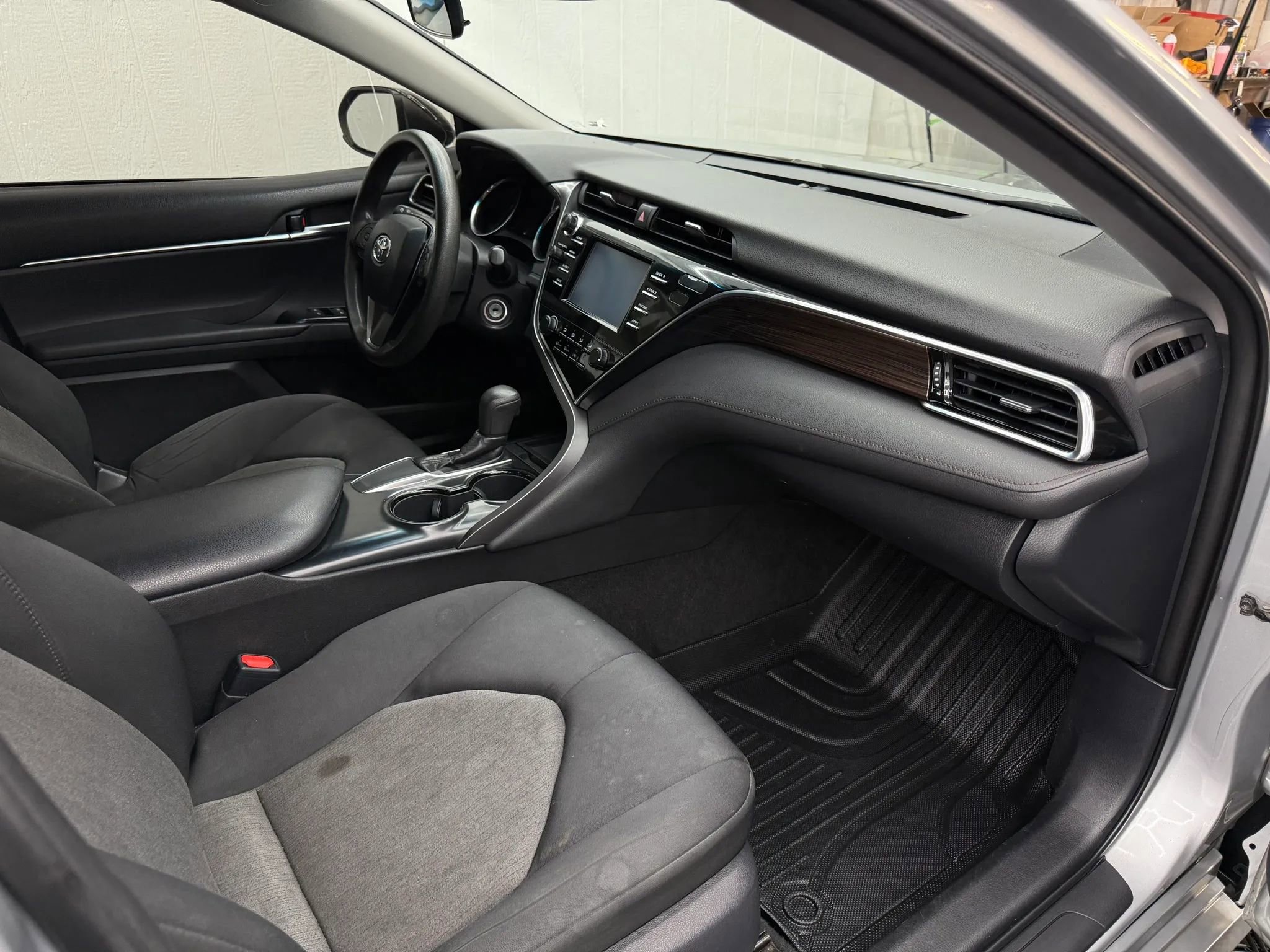 Used 2018 Toyota Camry LE FWD image 7