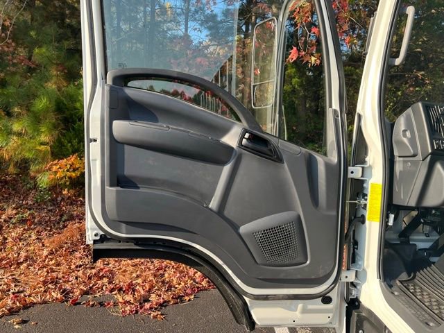 New 2025 Chevrolet Low Cab Forward image 9