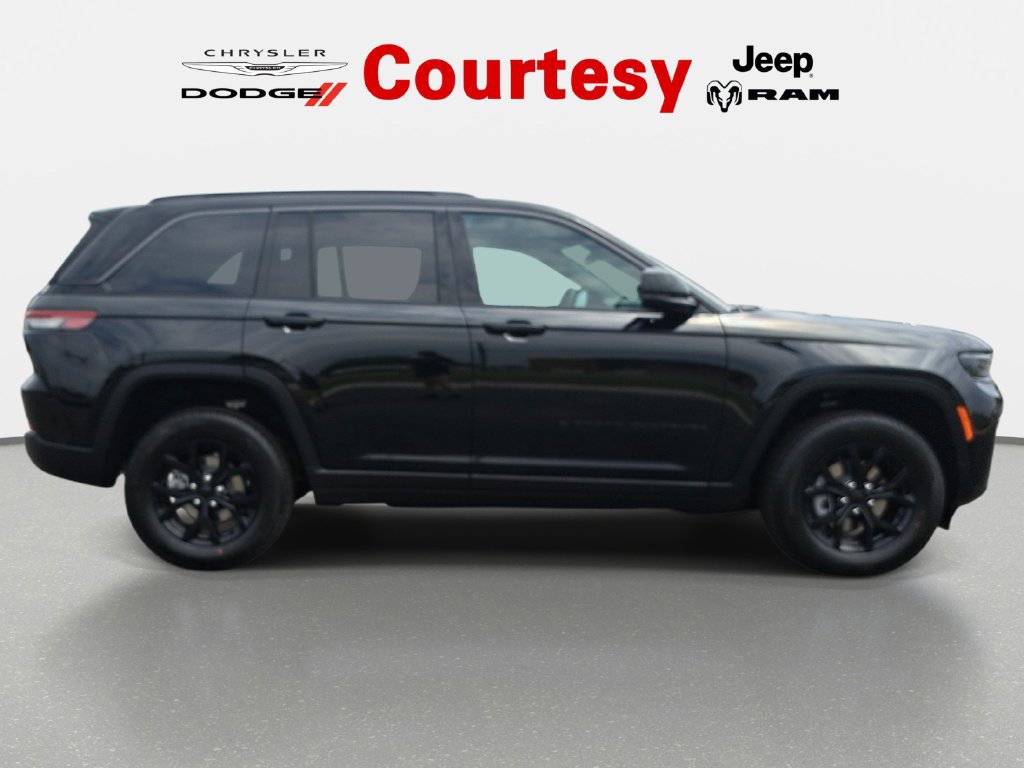 New 2026 Jeep Grand Cherokee Altitude AWD/4WD image 2