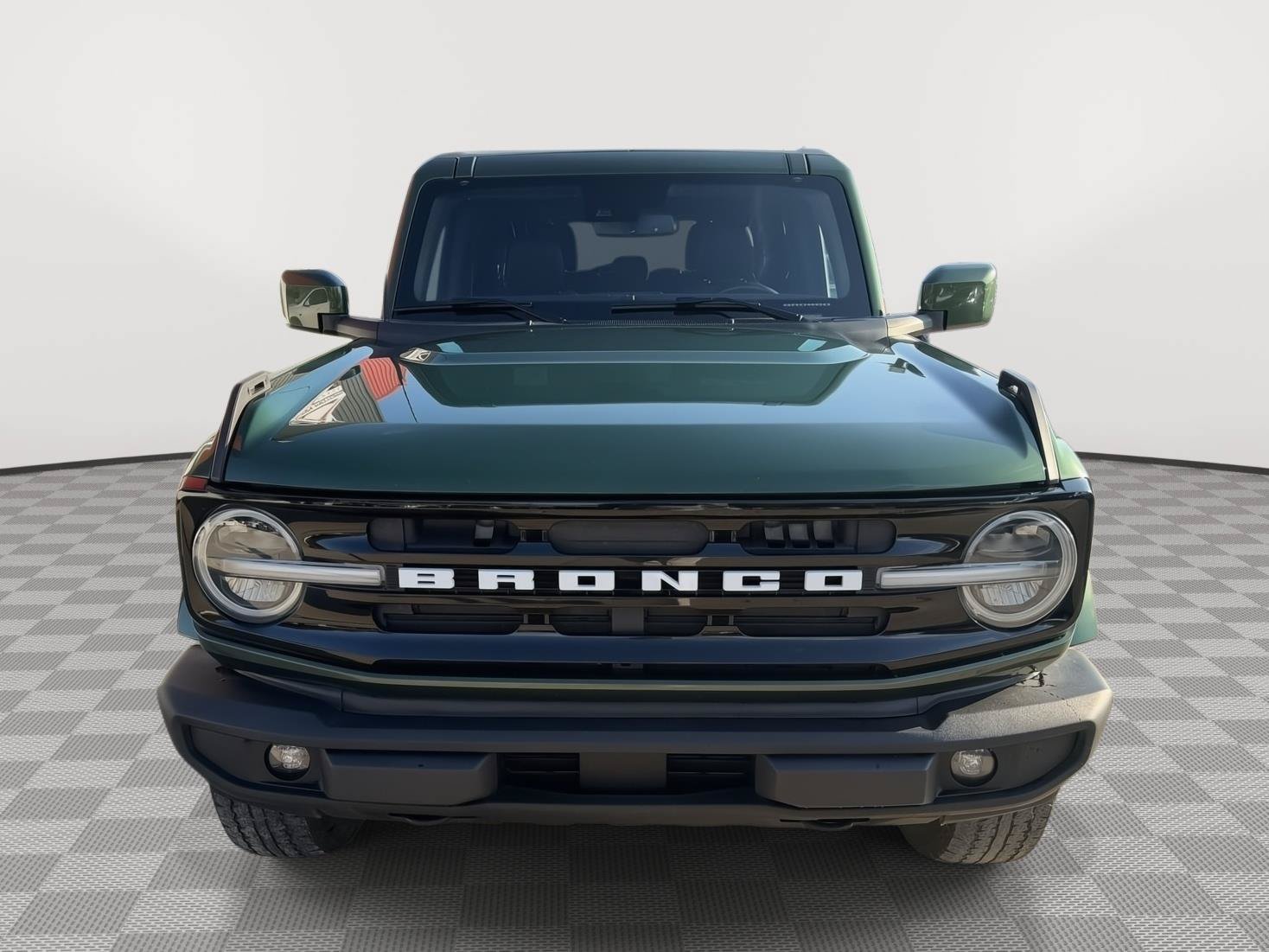 Used 2023 Ford Bronco Outer Banks AWD/4WD image 2