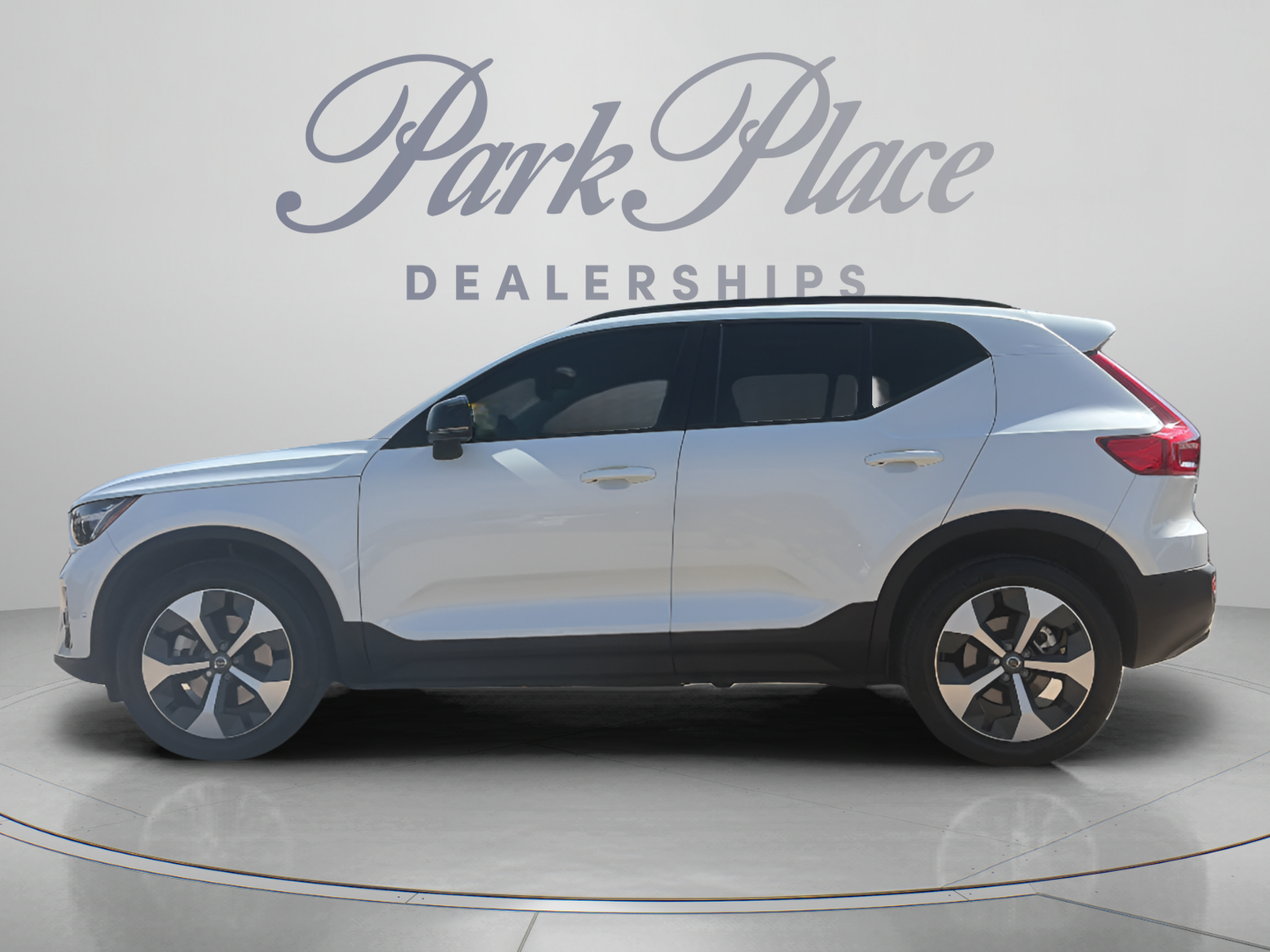 Used 2026 Volvo XC40 B5 Plus w/ Protection Package Premier AWD/4WD image 2