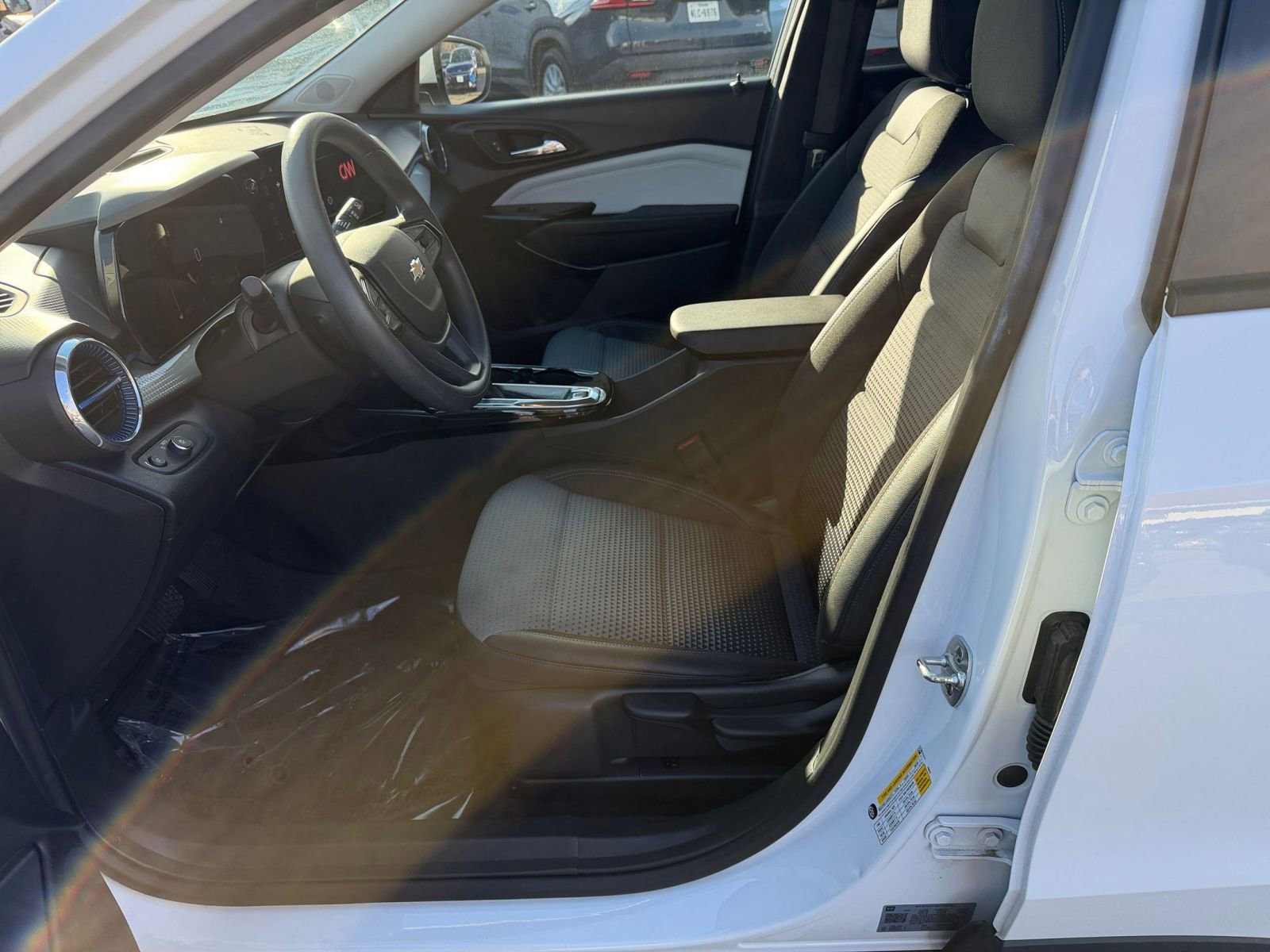 Used 2025 Chevrolet Trax LT image 24