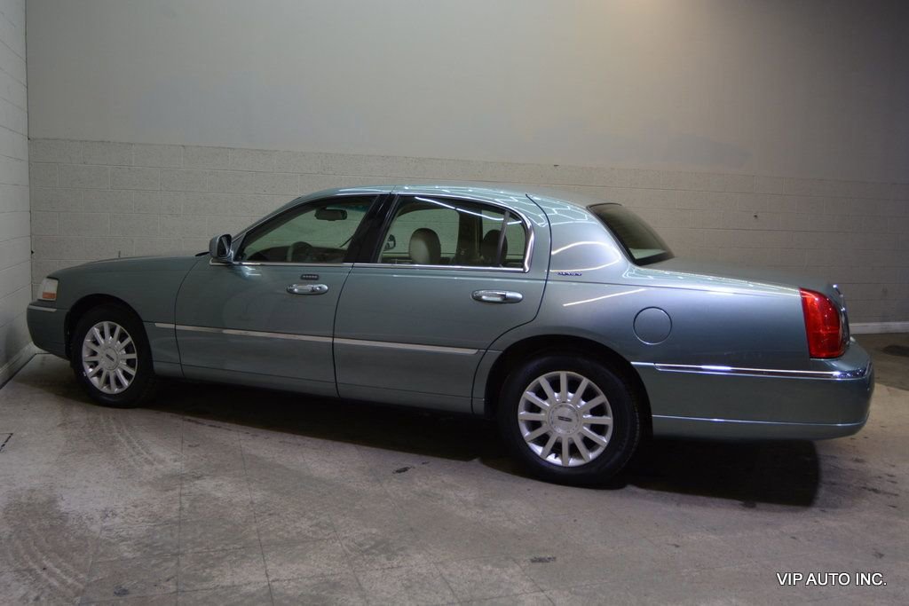 Used 2006 Lincoln Town Car Signature image 31