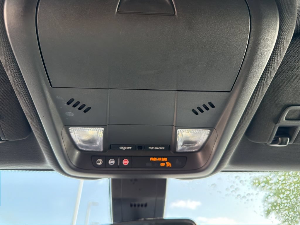 Used 2022 Chevrolet Equinox RS w/ Infotainment Package FWD image 32