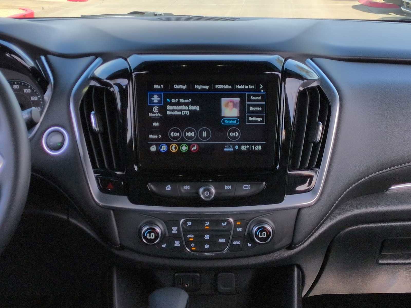 Used 2023 Chevrolet Traverse LT image 28