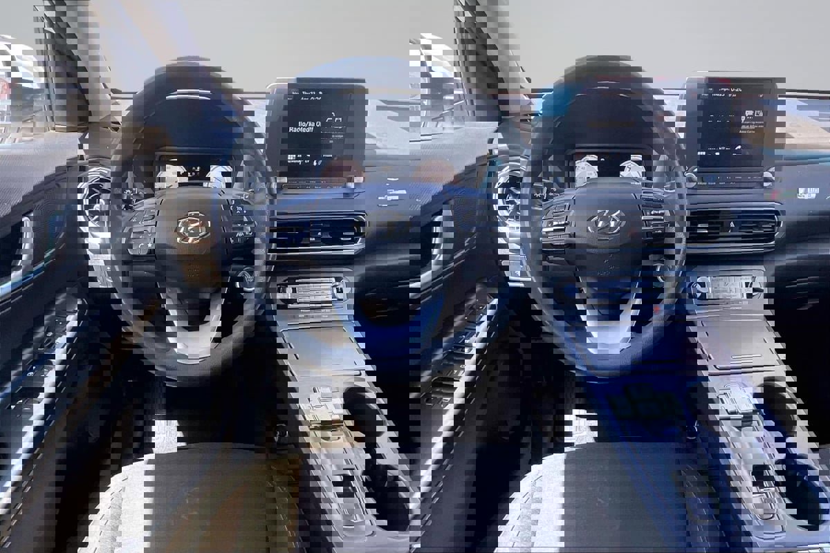 Used 2023 Hyundai Kona SE FWD image 5