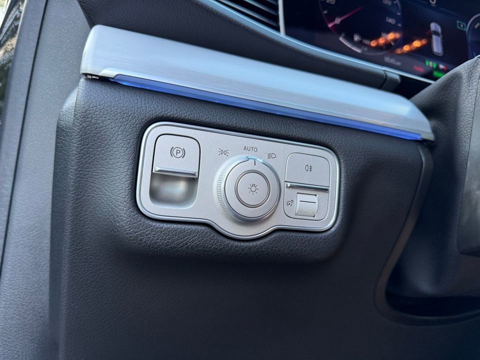 Used 2024 Mercedes-Benz GLE 450e 4MATIC image 25