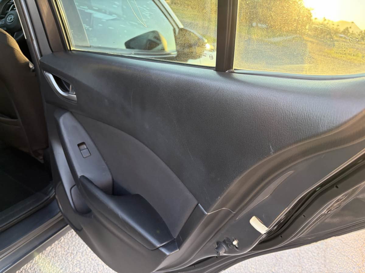 Used 2015 MAZDA MAZDA3 i Sport FWD image 17