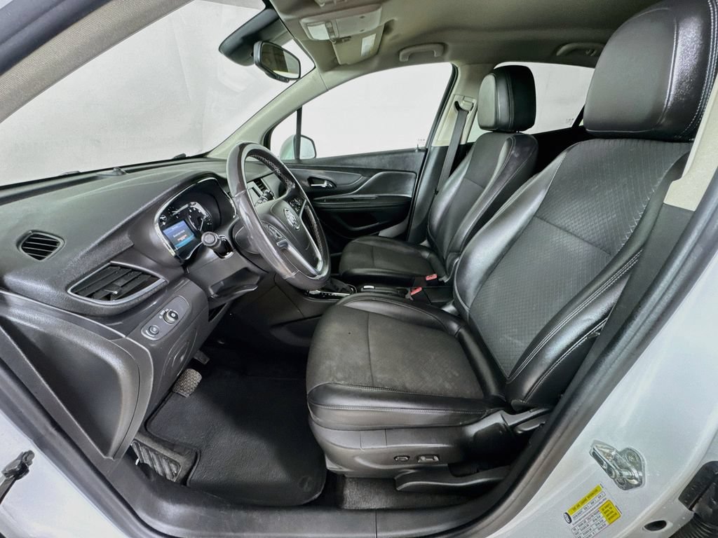 Used 2021 Buick Encore Preferred AWD/4WD image 12