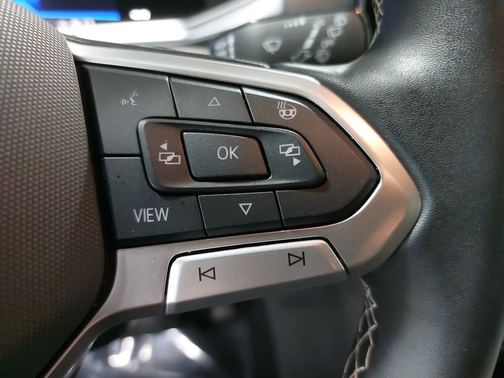 Used 2025 Volkswagen Taos SE image 17