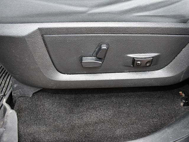 Used 2018 RAM 1500 SLT image 12