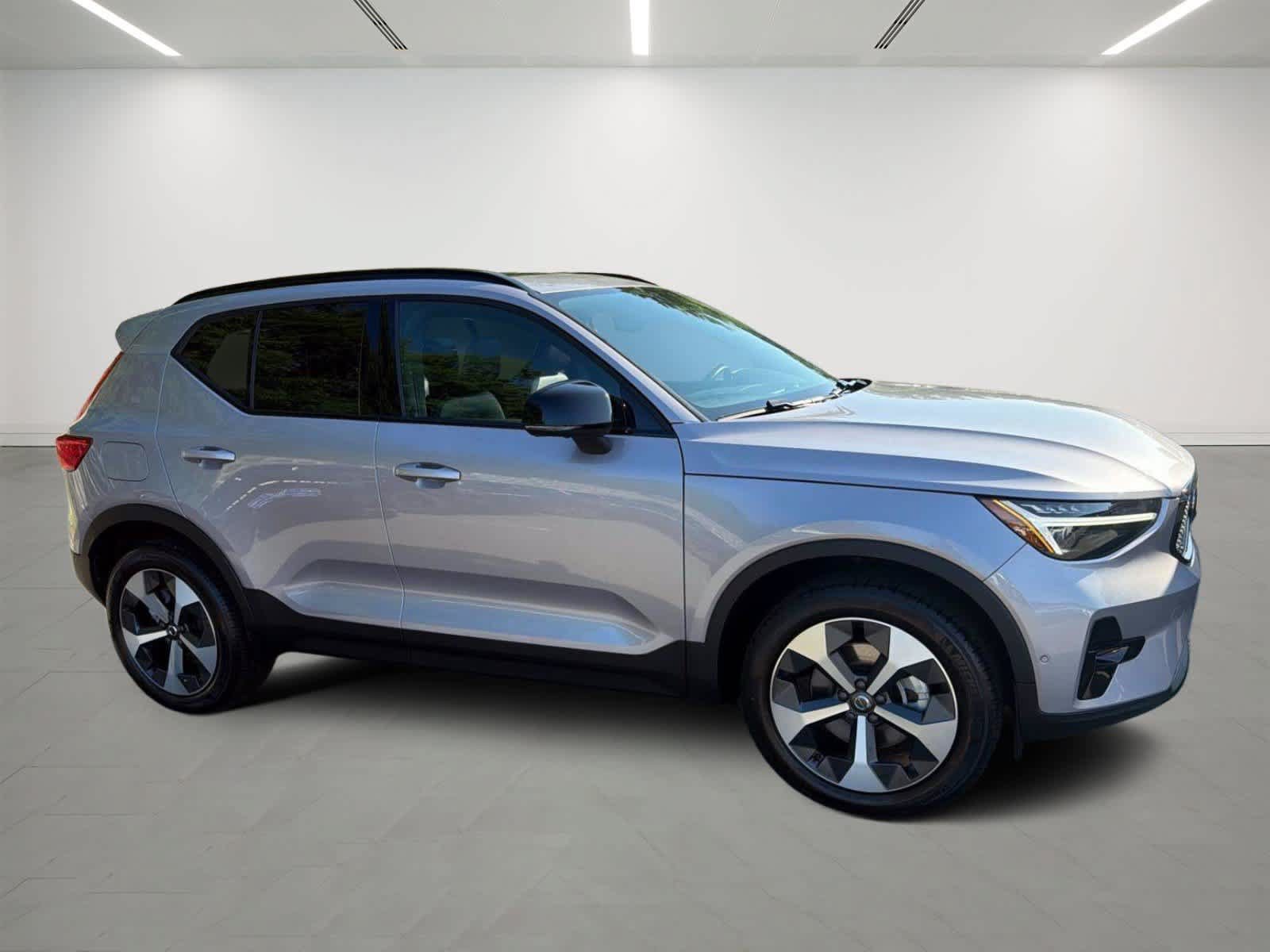 Used 2026 Volvo XC40 B5 Plus AWD/4WD image 6