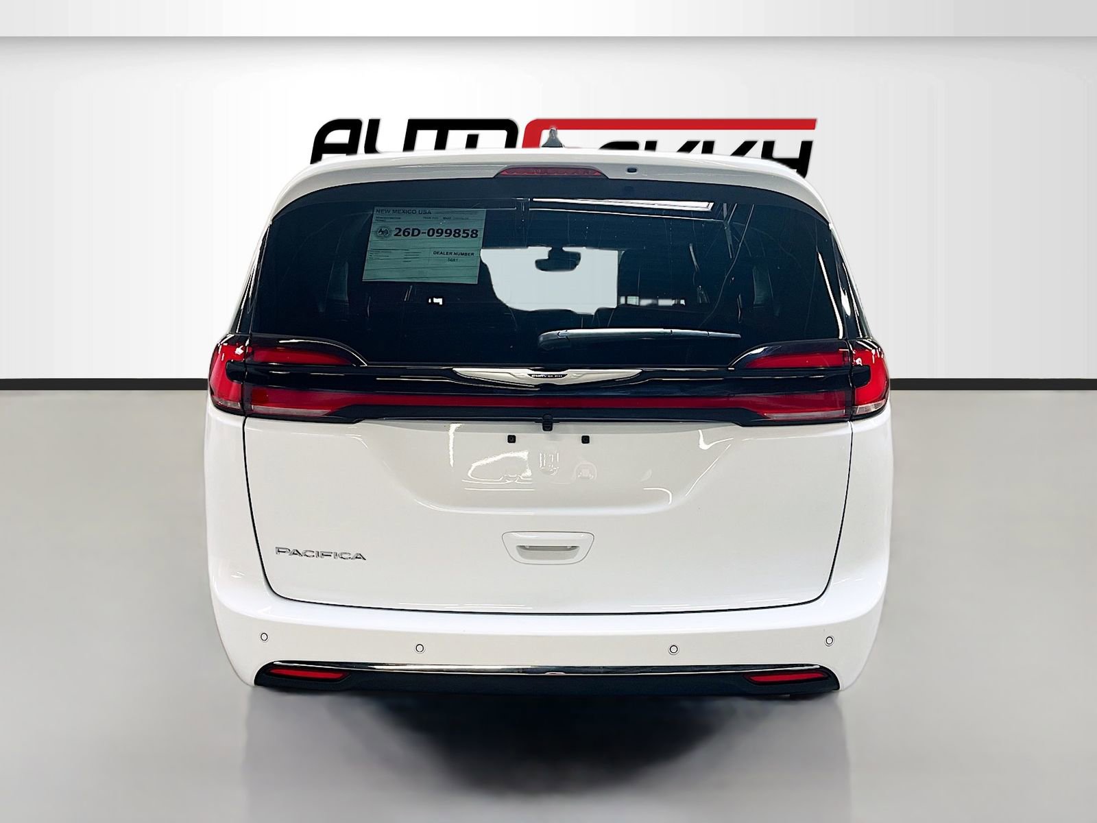 Used 2026 Chrysler Pacifica Select image 6