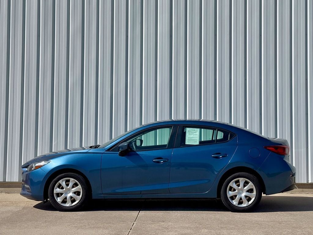 Used 2018 MAZDA MAZDA3 Sport FWD image 3