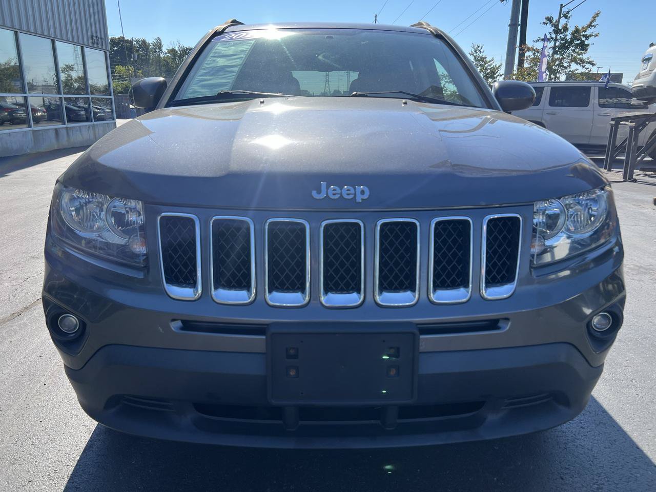 Used 2017 Jeep Compass Latitude AWD/4WD image 9