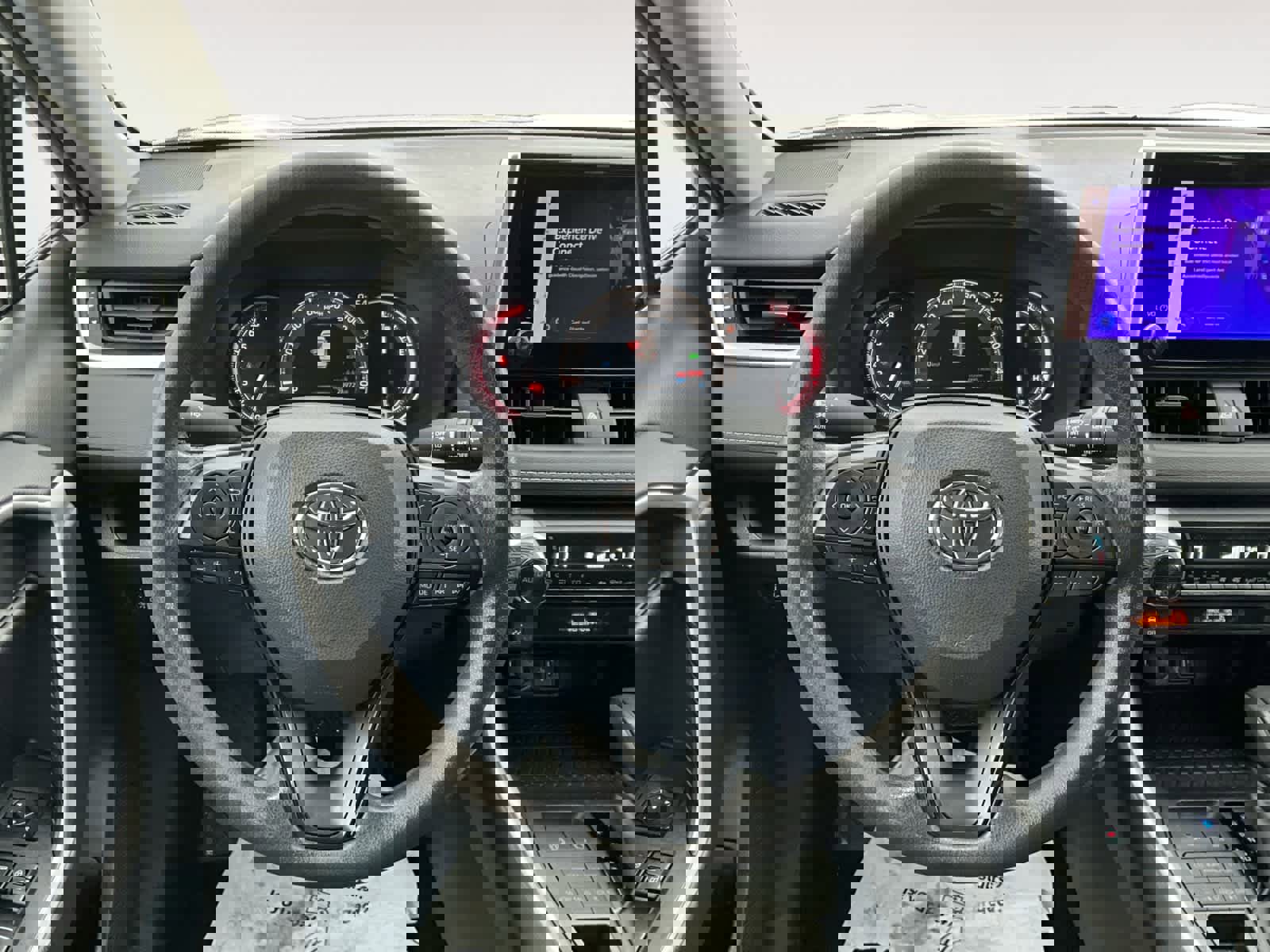 Used 2025 Toyota RAV4 XLE image 13