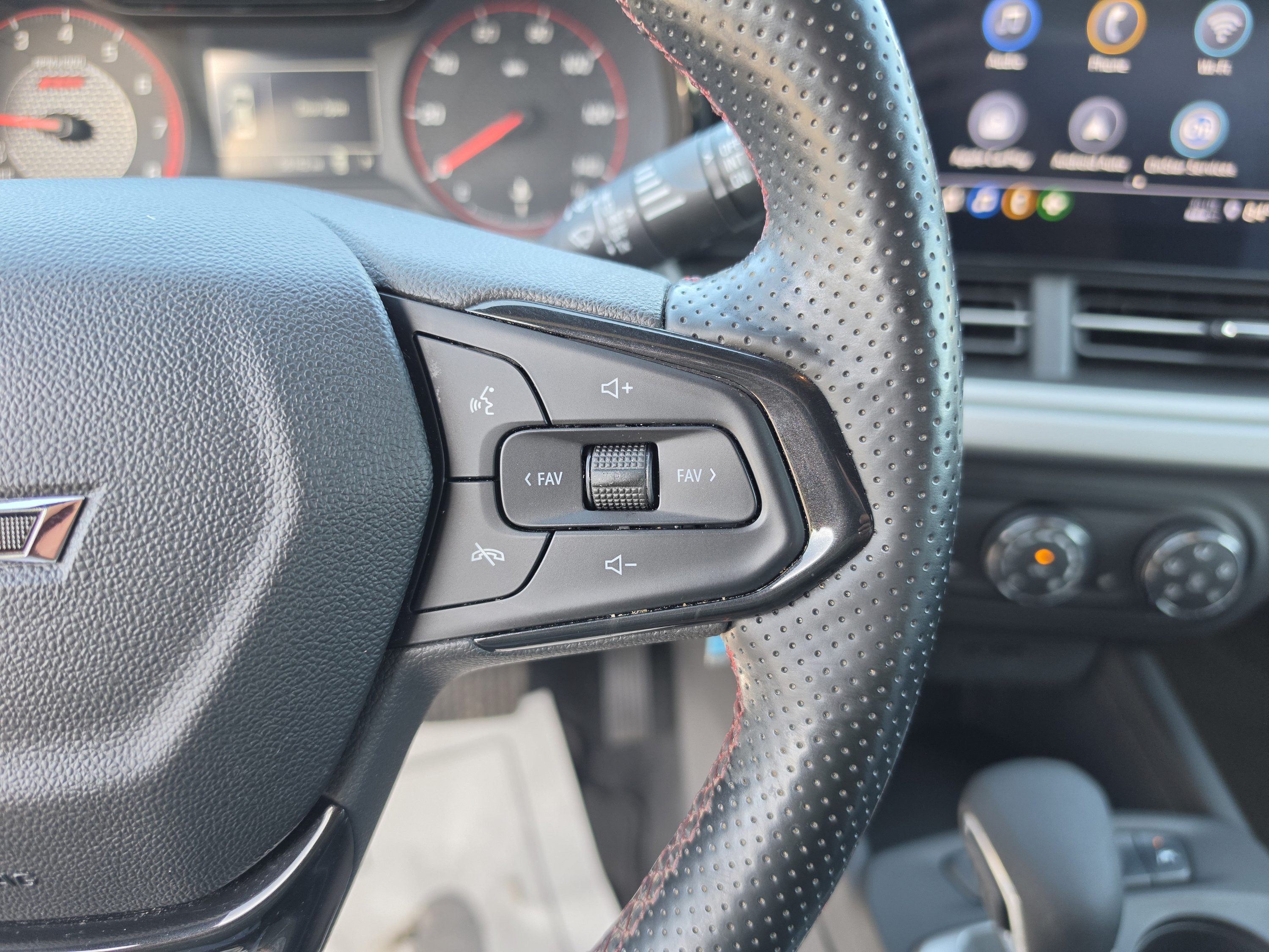 Used 2024 Chevrolet Trax RS w/ Driver Confidence Package FWD image 33