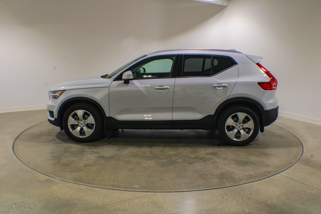Used 2020 Volvo XC40 T5 Momentum AWD/4WD image 2