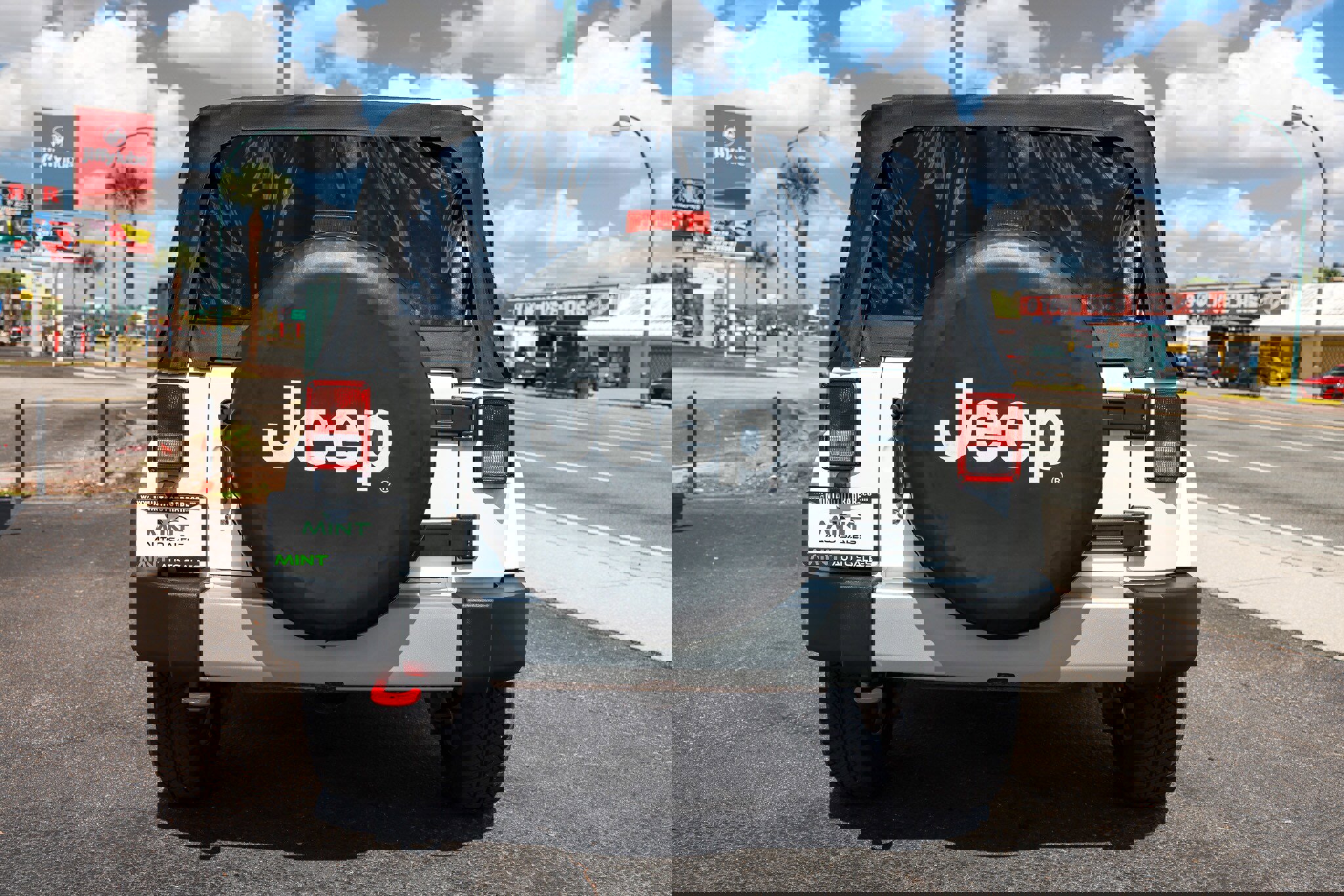 Used 2015 Jeep Wrangler Sahara w/ Connectivity Group image 12