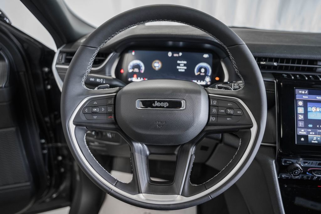 New 2025 Jeep Grand Cherokee 4WD image 27