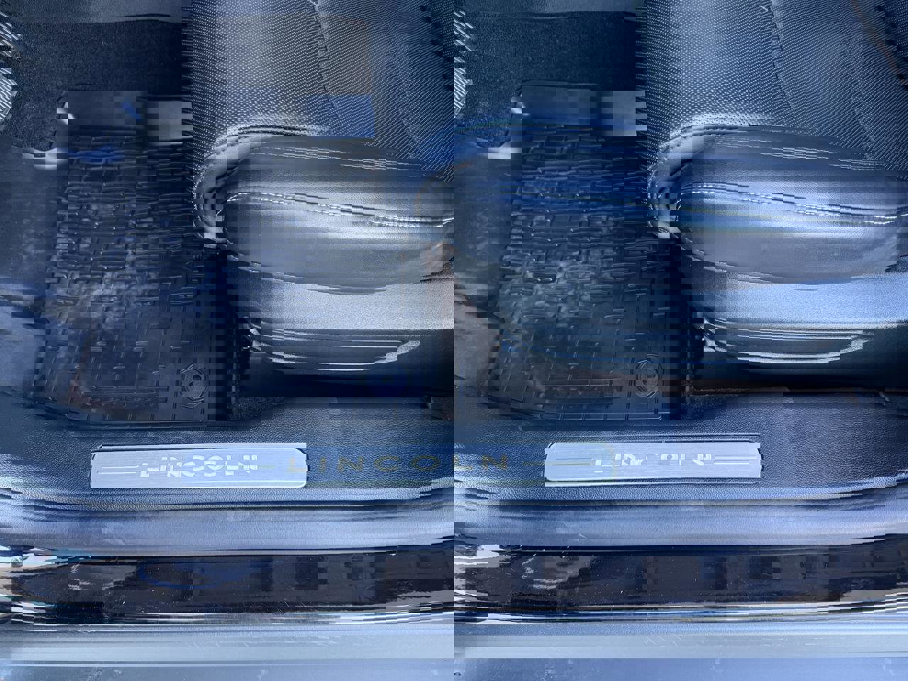 Used 2022 Lincoln Corsair Reserve w/ Equipment Group 201A image 13