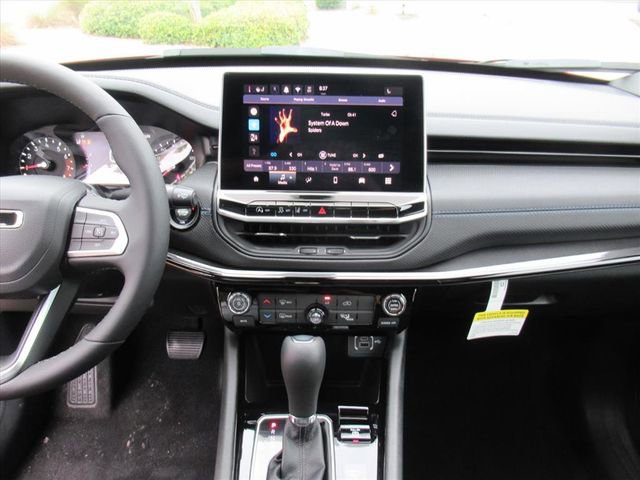 New 2026 Jeep Compass Latitude w/ Mopar Graphics Package image 19