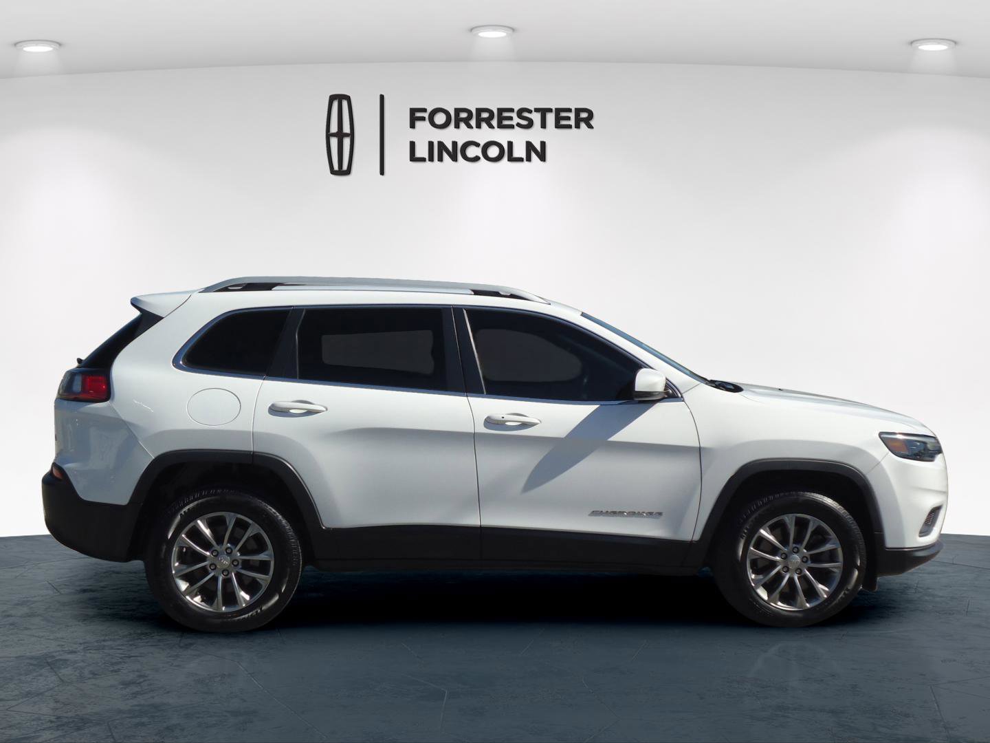 Used 2020 Jeep Cherokee Latitude Plus w/ Cold Weather Group image 2