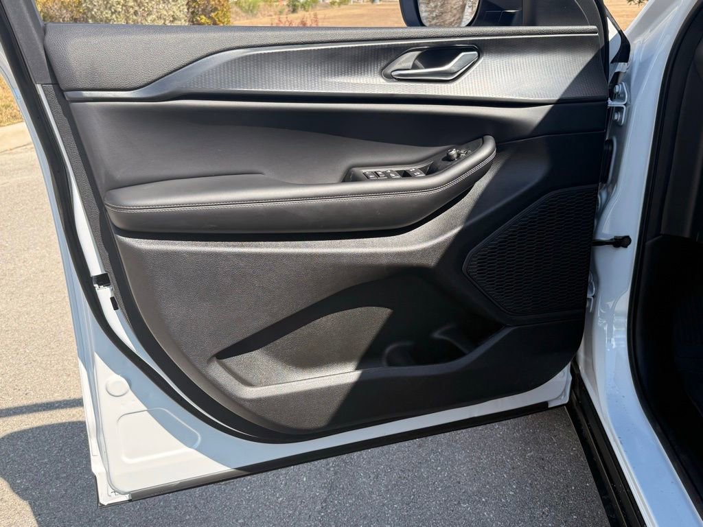 New 2026 Jeep Grand Cherokee L Laredo image 28