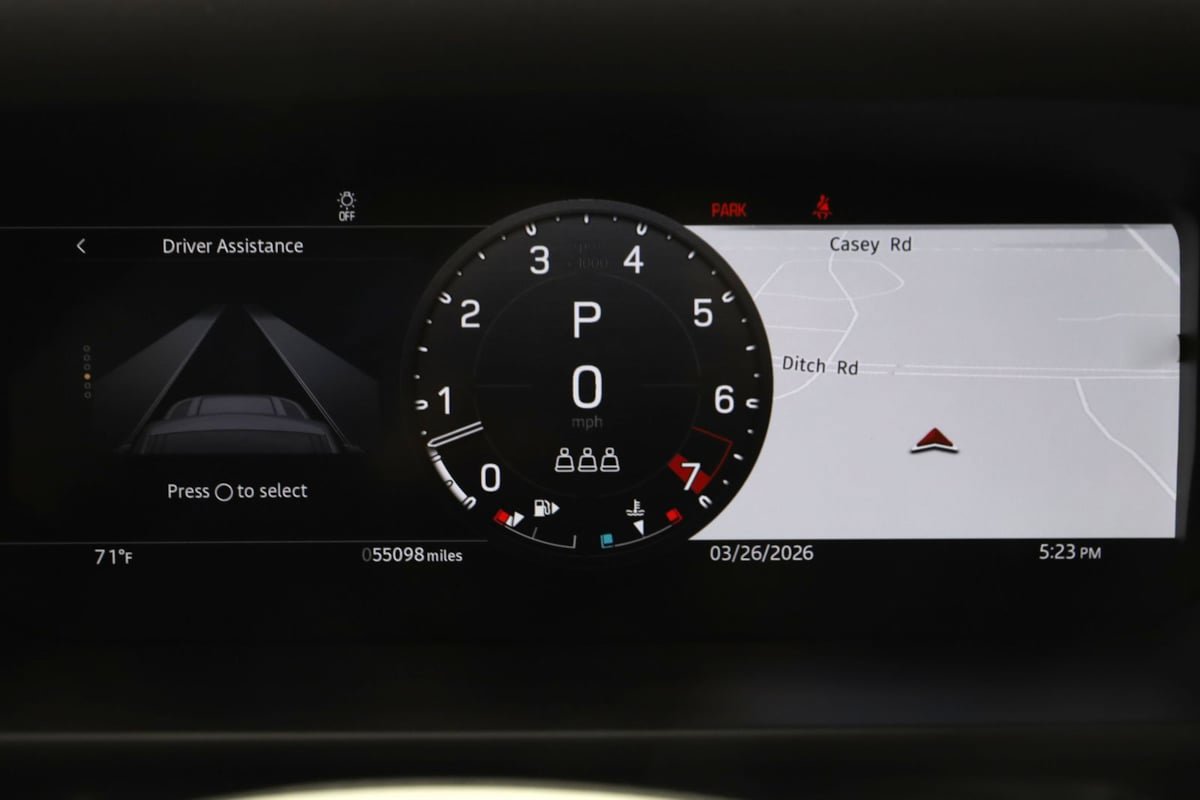 Used 2023 Land Rover Defender 110 SE image 21