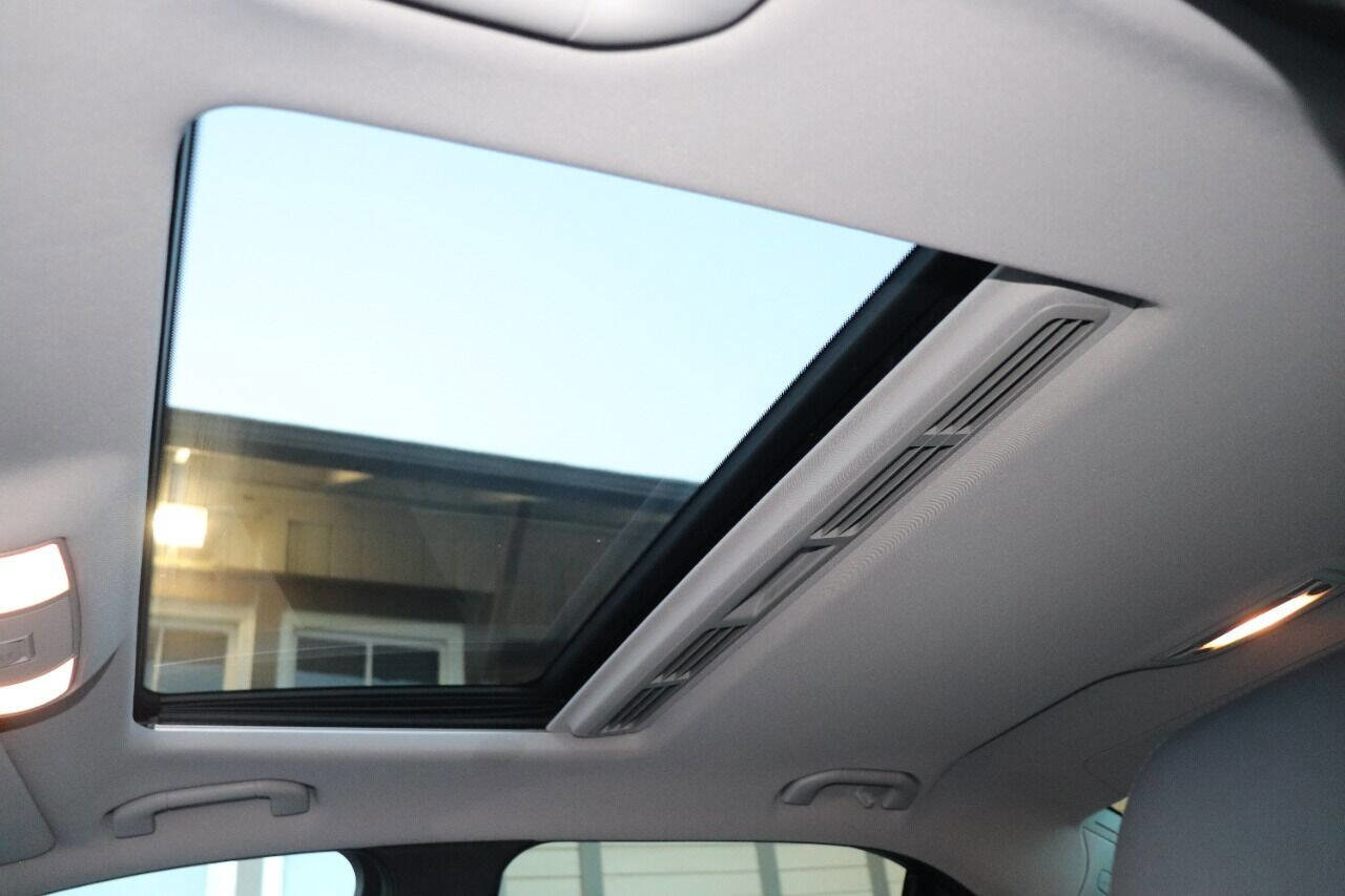 Used 2013 Mercedes-Benz E 350 Sedan image 35