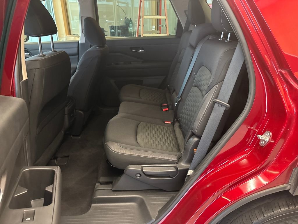 Used 2022 Nissan Pathfinder SV image 28