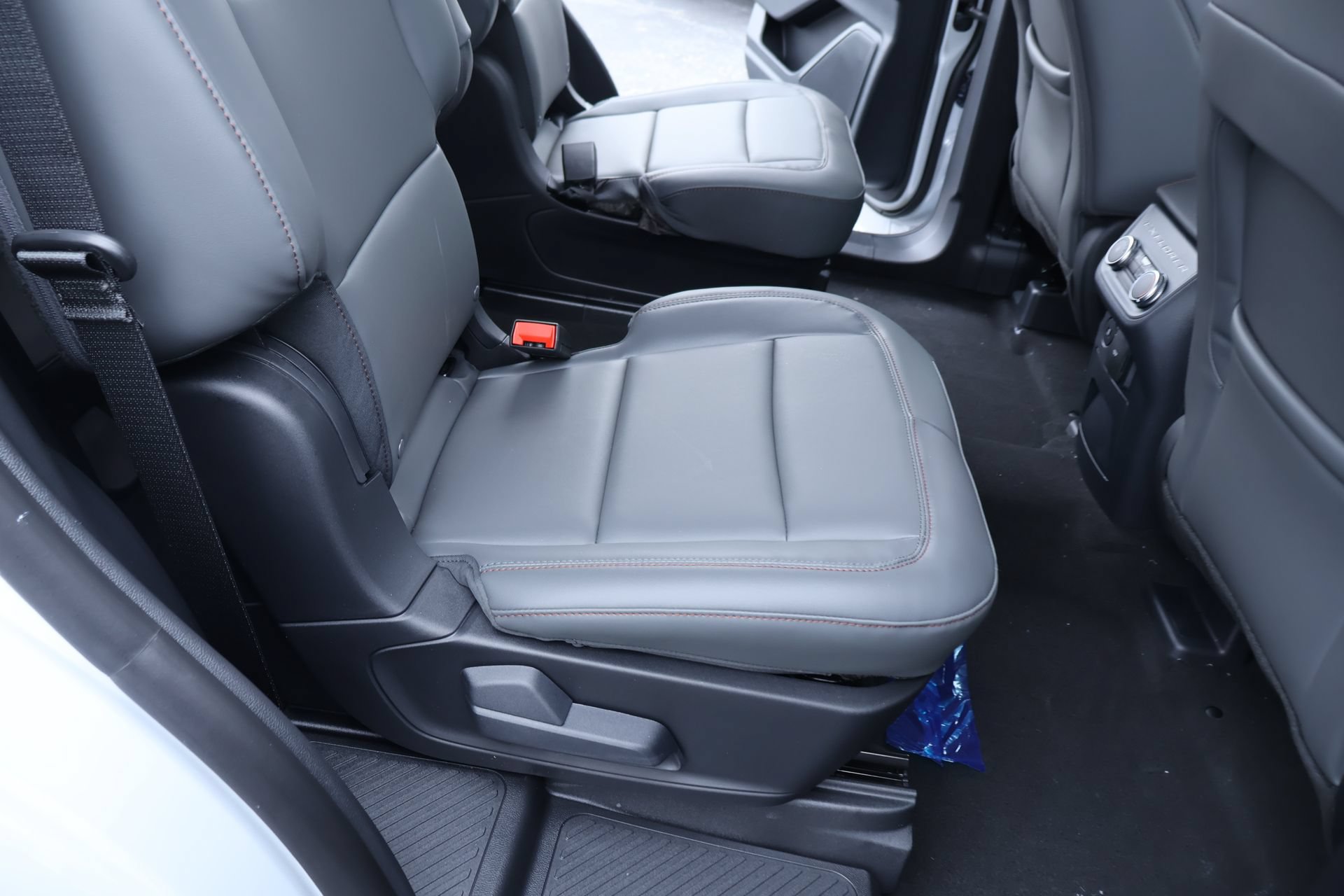 New 2026 Ford Explorer Active w/ Active Comfort Package AWD/4WD image 16