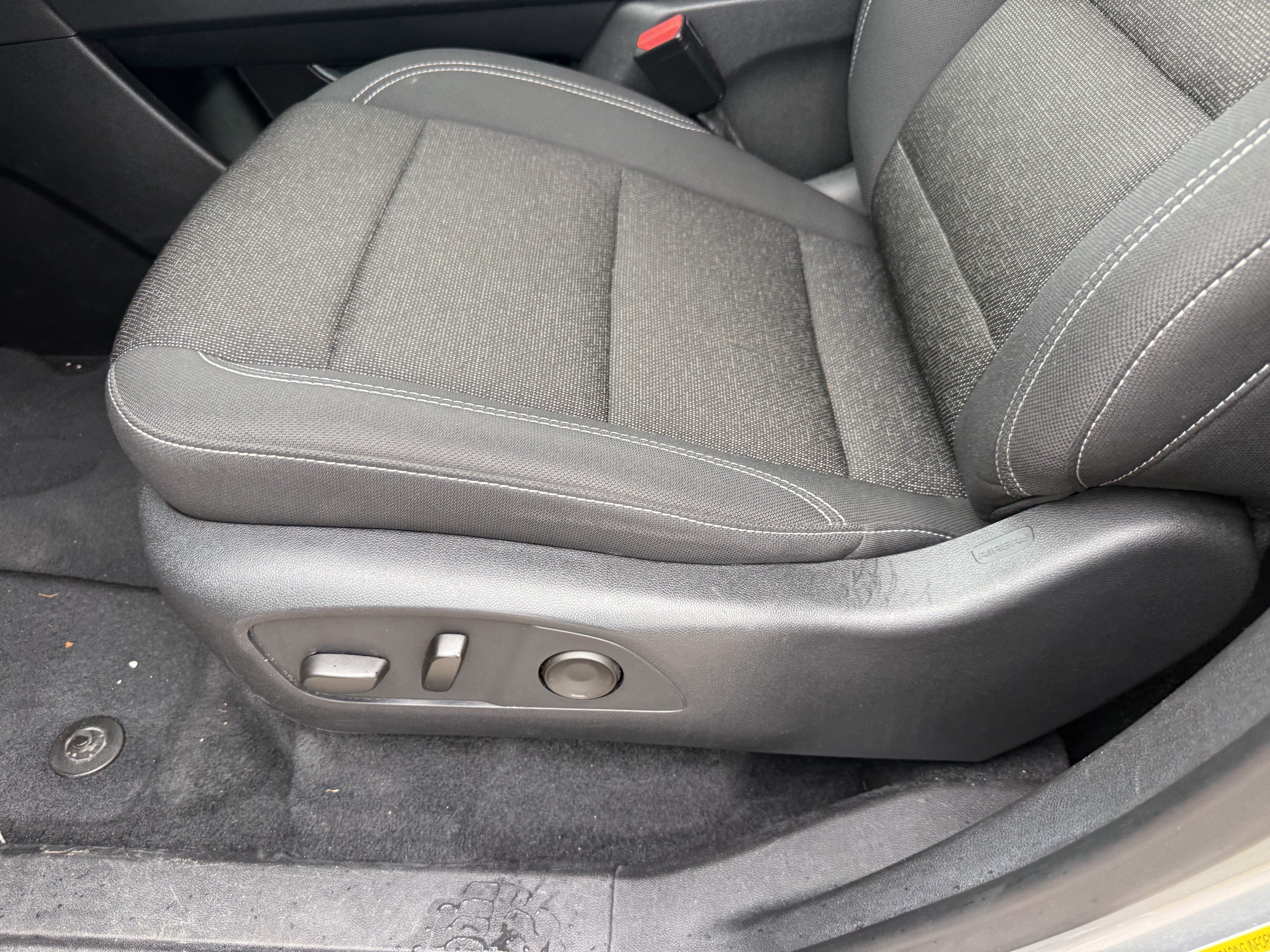 Used 2024 Chevrolet Traverse LT FWD image 28