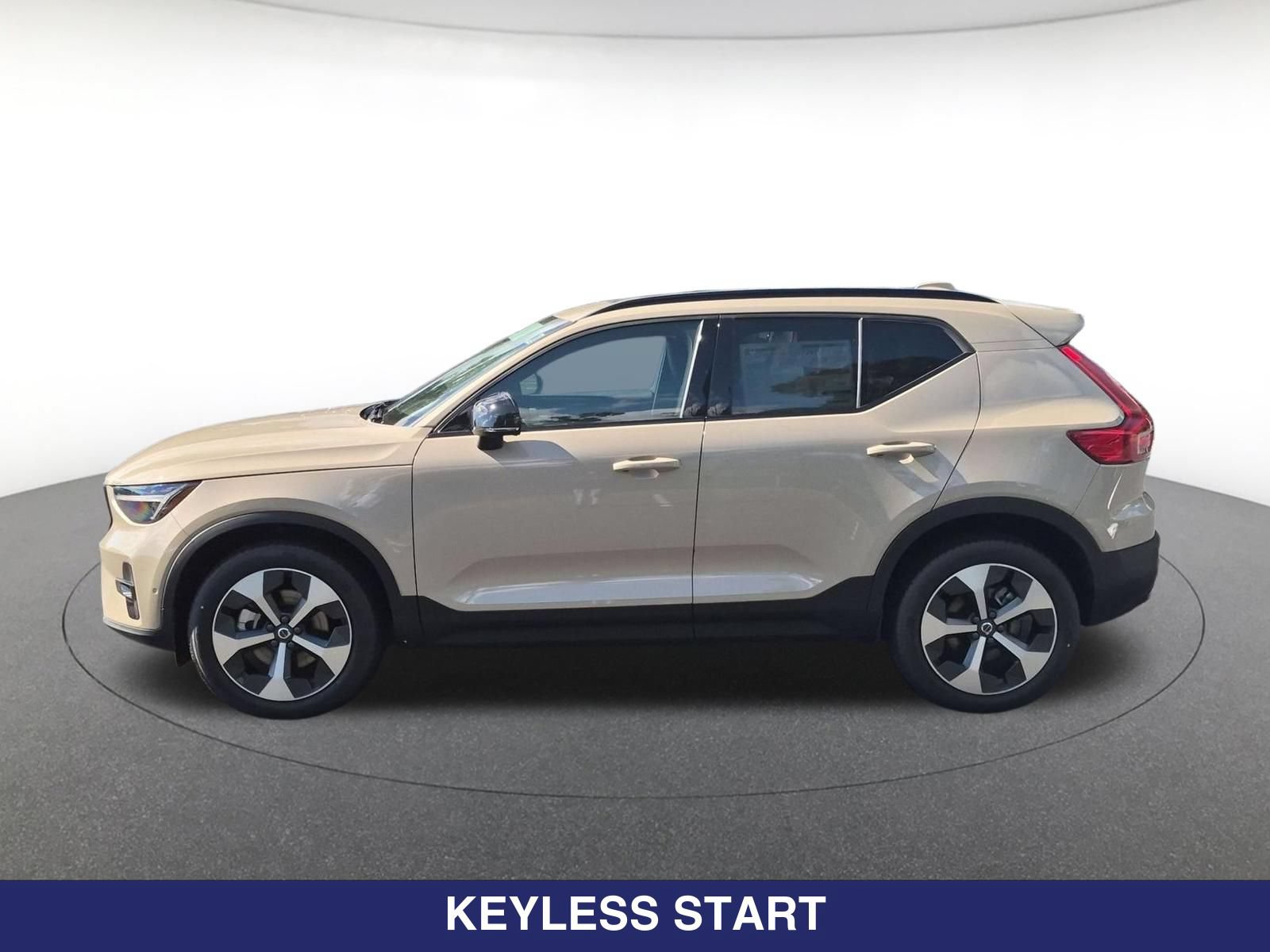 New 2026 Volvo XC40 B5 Plus AWD/4WD image 10