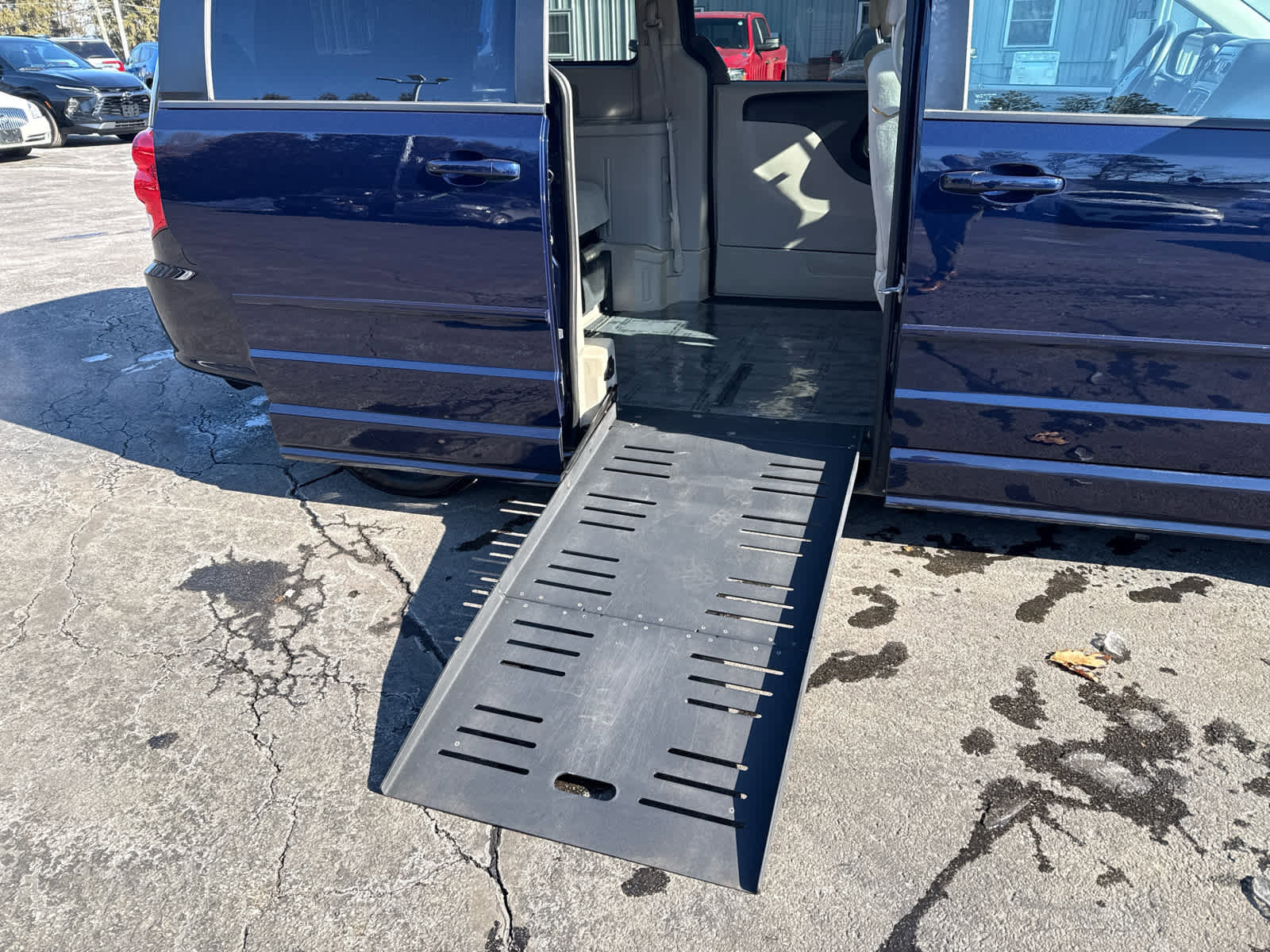 Used 2012 Dodge Grand Caravan SXT image 15