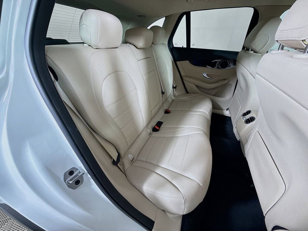 Used 2021 Mercedes-Benz GLC 300 GLC 300 image 29