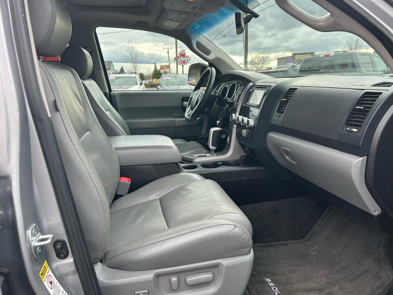 Used 2017 Toyota Sequoia Limited w/ Safety & Convenience Package AWD/4WD image 15