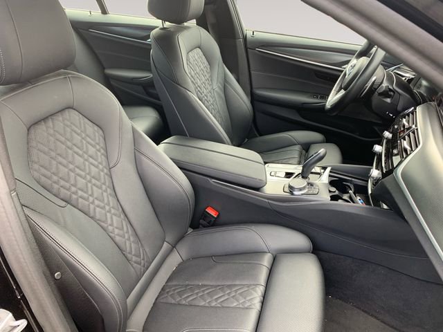 Used 2023 BMW 540i xDrive w/ M Sport Package image 15