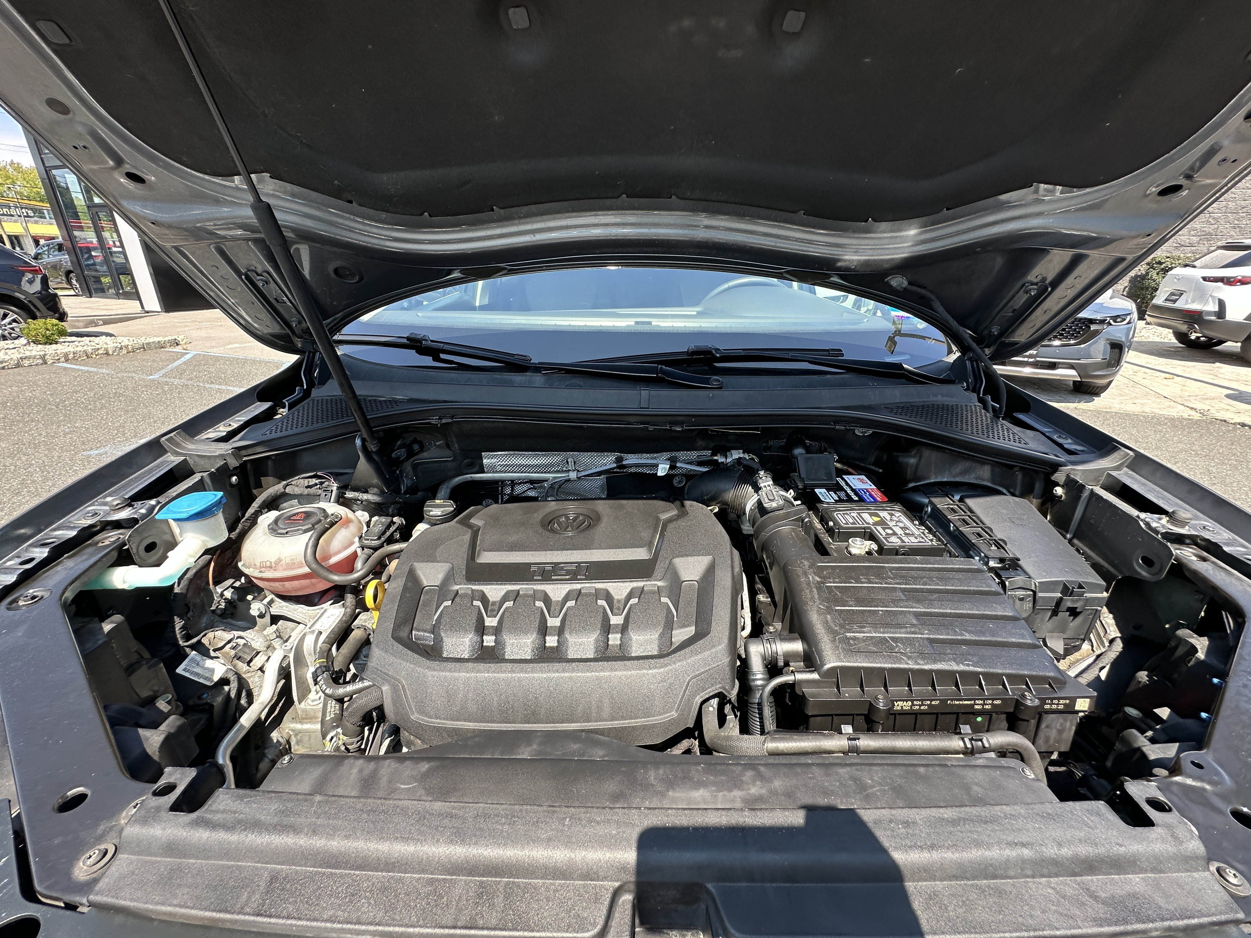 Used 2020 Volkswagen Tiguan SEL AWD/4WD image 18