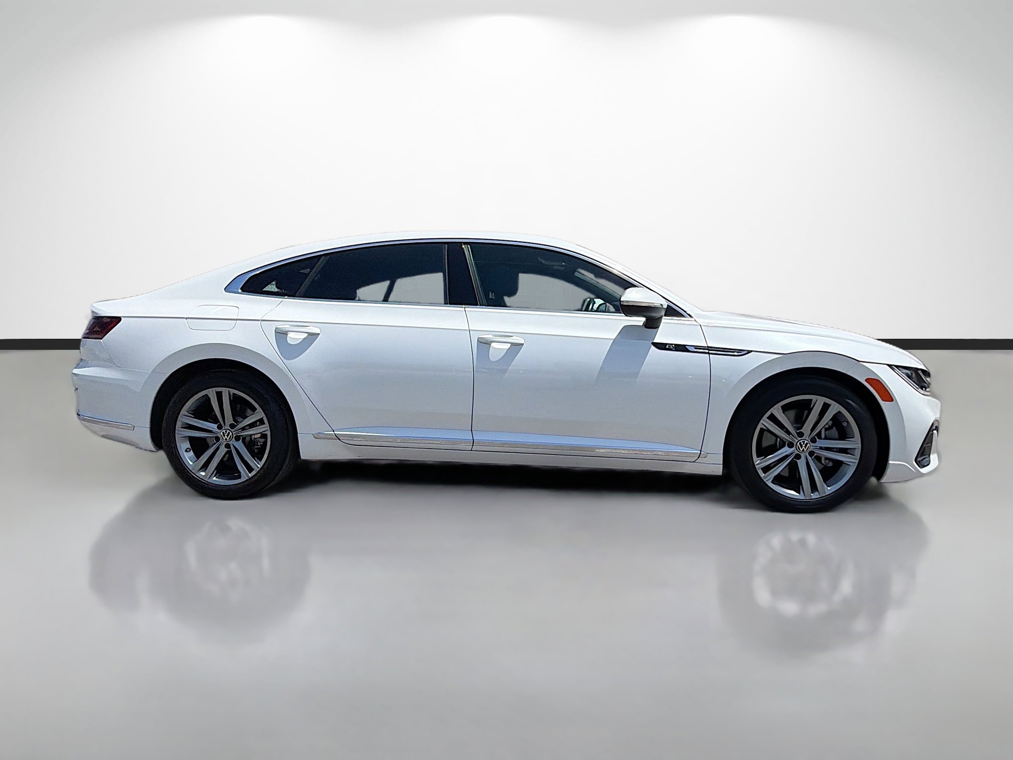 Used 2022 Volkswagen Arteon SE FWD image 2