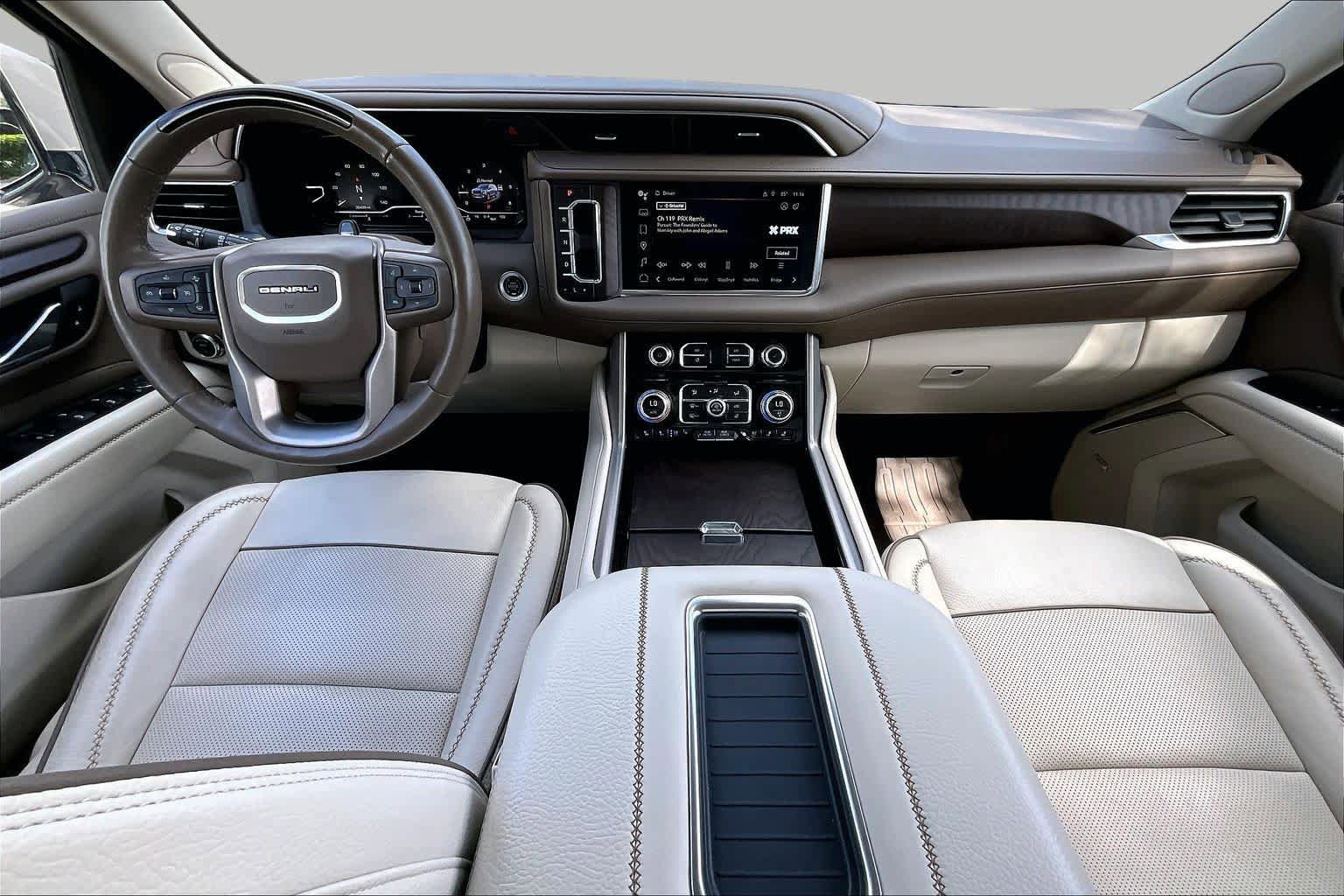 Used 2024 GMC Yukon Denali w/ Advanced Technology Package AWD/4WD image 29